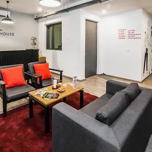 Hotel Super Townhouse Galleria Market Near Golf Course Road, Gurgaon